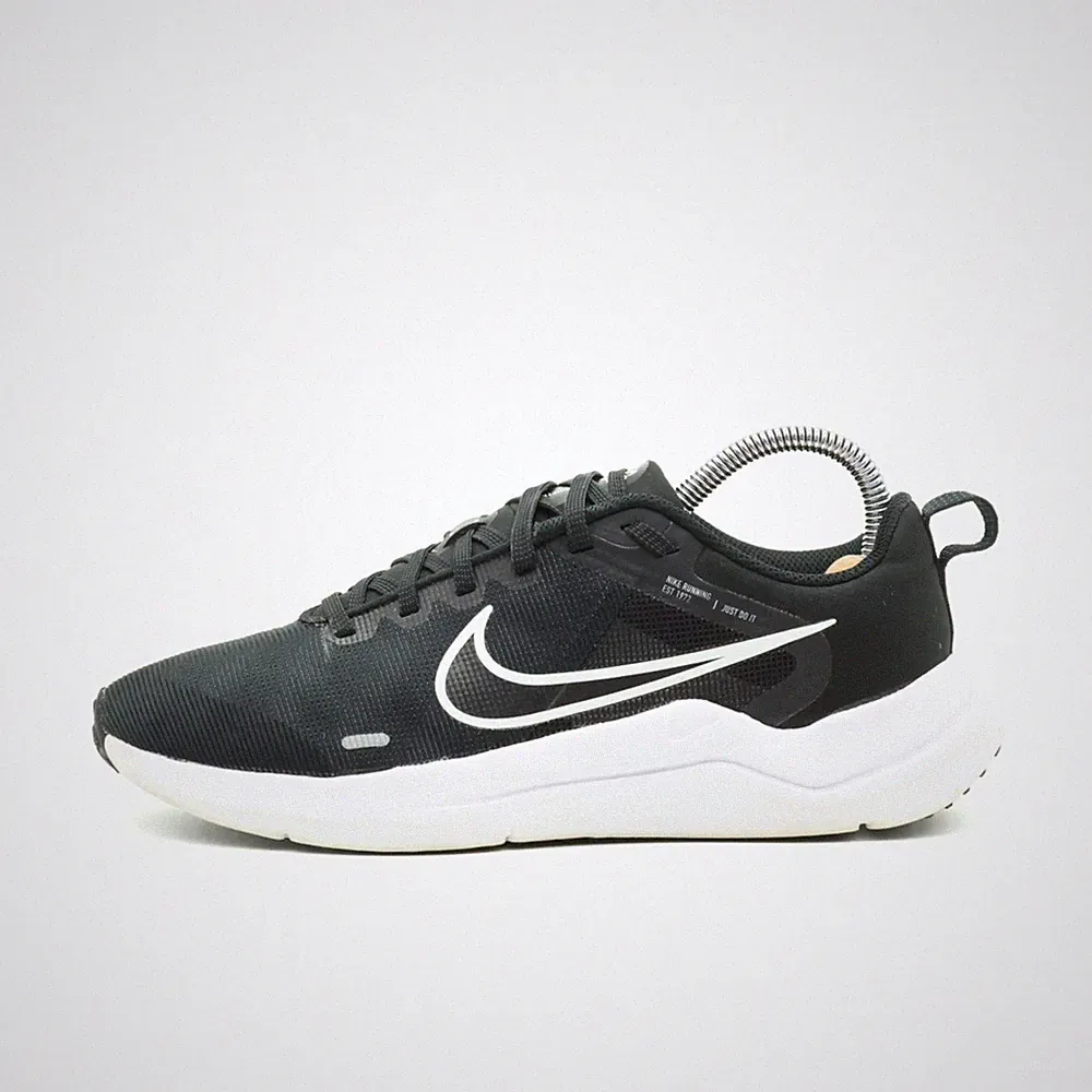 Nike Damen DD9294-001 Laufschuhe Schwarz Weiß Mesh Low-Top Running Sneaker EU 39