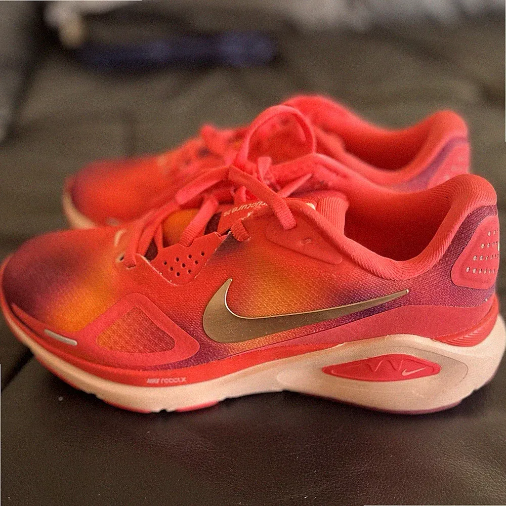 Nike Damen Laufschuhe Sneaker Low Top Rot Orange Lila US 7,5 EU 38,5 HQ8784-800