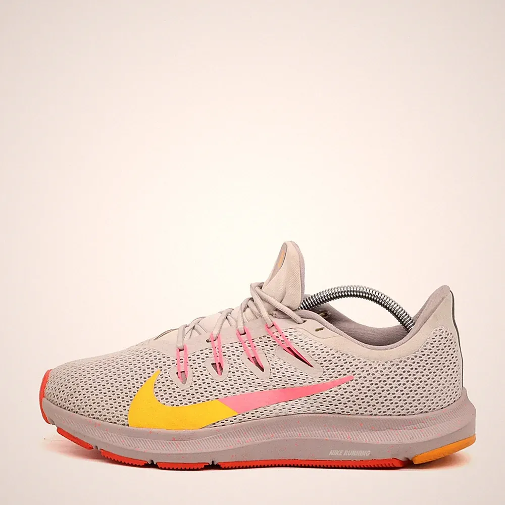 Nike Damen Quest Sneaker Grau Gelb Pink Mesh Atmungsaktiv Laufschuhe EU 40