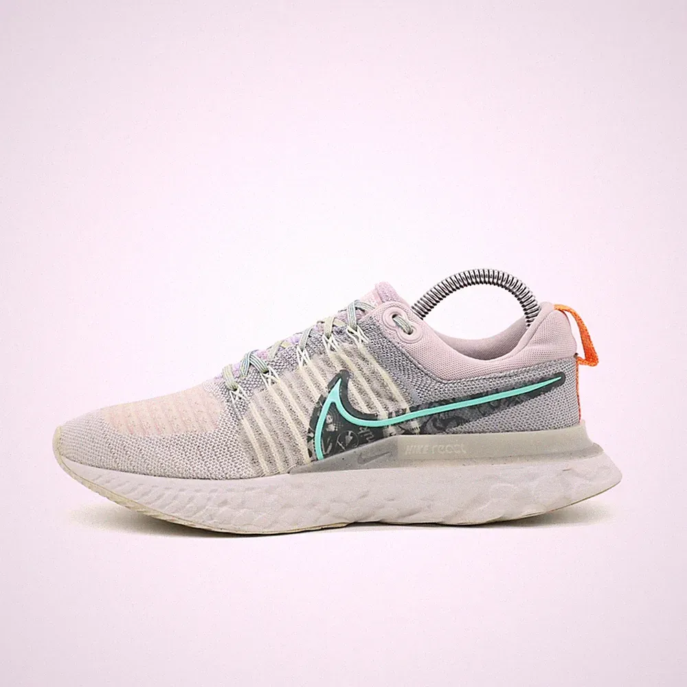 Nike Damen React Infinity Run Flyknit 2 Sneaker Low-Top Laufschuh EU 40