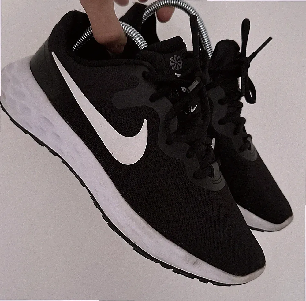 Nike DC3728-003 Herren Laufschuhe Sneaker Schwarz/Weiß EU 40 US 7