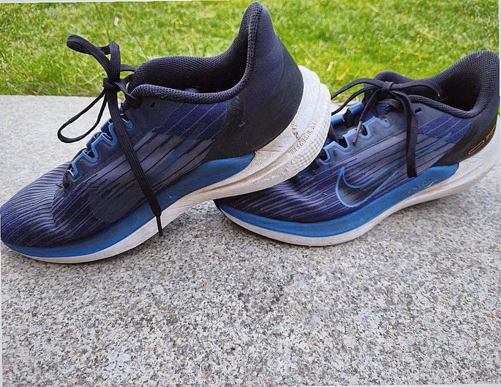 Nike Downshifter 11 Herren Laufschuhe EU 42,5 Blau/Schwarz/Weiß Mesh