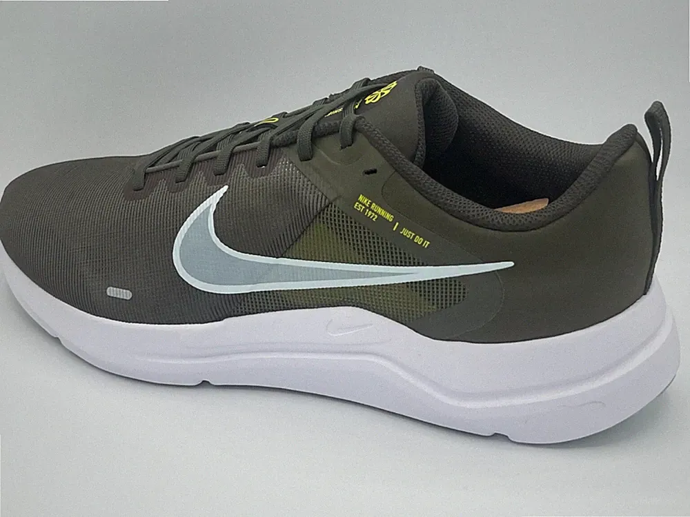 Nike Downshifter 12 Turnschuhe Herren Größe 11 UK CARGO KHAKI Laufschuhe Sneaker