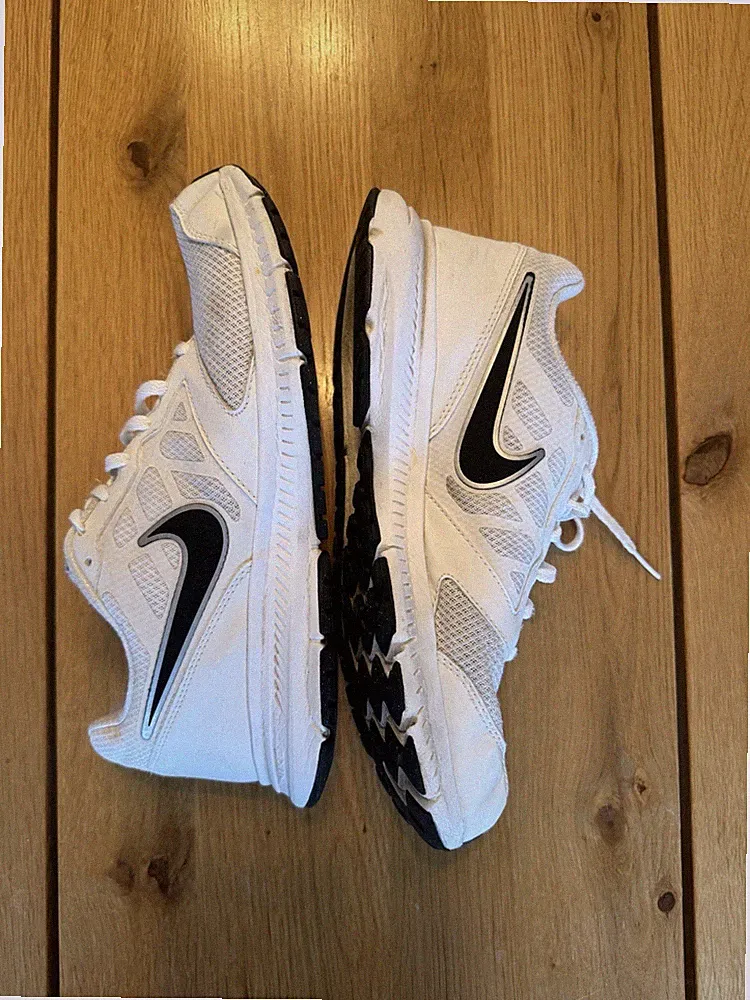 Nike Downshifter 6 Herren Sneaker/Laufschuhe Weiß Gr. 42 (US 8.5)