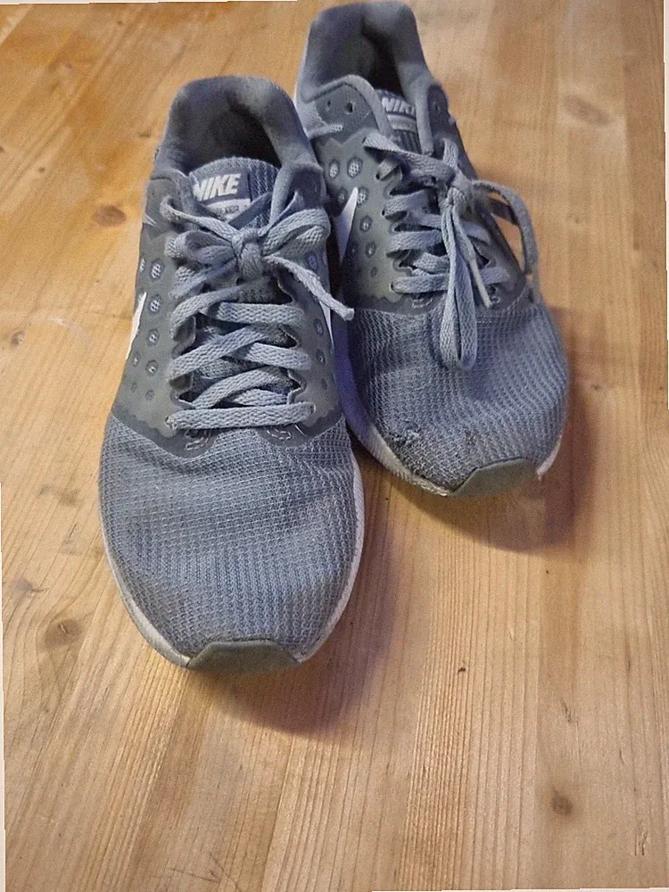 NIke Downshifter 7 Gr.39 Laufschuhe Hallenschuhe Sneaker
