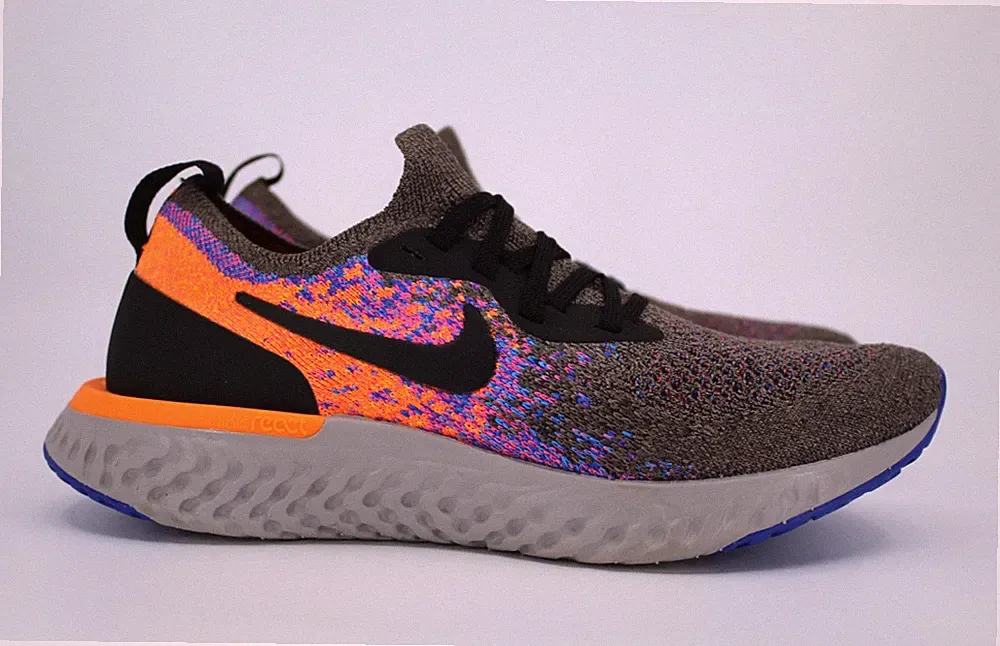 Nike Epic React Flyknit Laufschuhe UK 3,5 Nerz Braun Orange AT6162-200