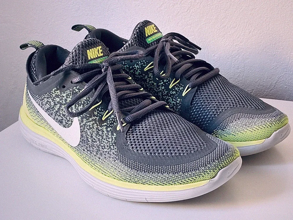 Nike Free RN Distance 2 Herren Laufschuhe Gr. 44 (28cm) 863775-008 Neongrün/Grau