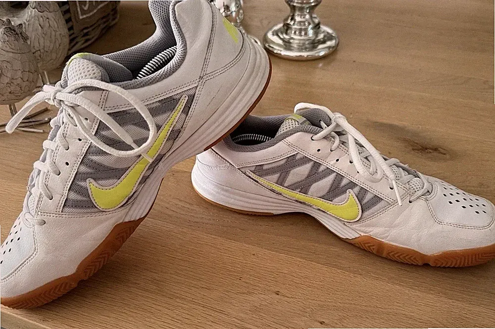 Nike Hallenturnschuhe Sneaker Sport Schuhe Gr 47 UK 11.5