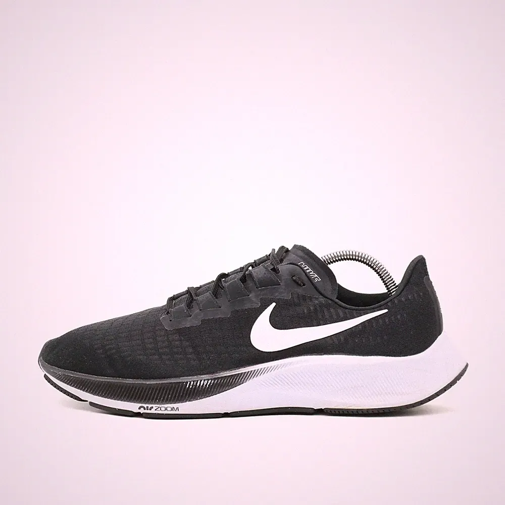 Nike Herren Air Zoom Pegasus 37 Sneaker Schwarz Mesh Niedrig Laufschuh EU 45.5
