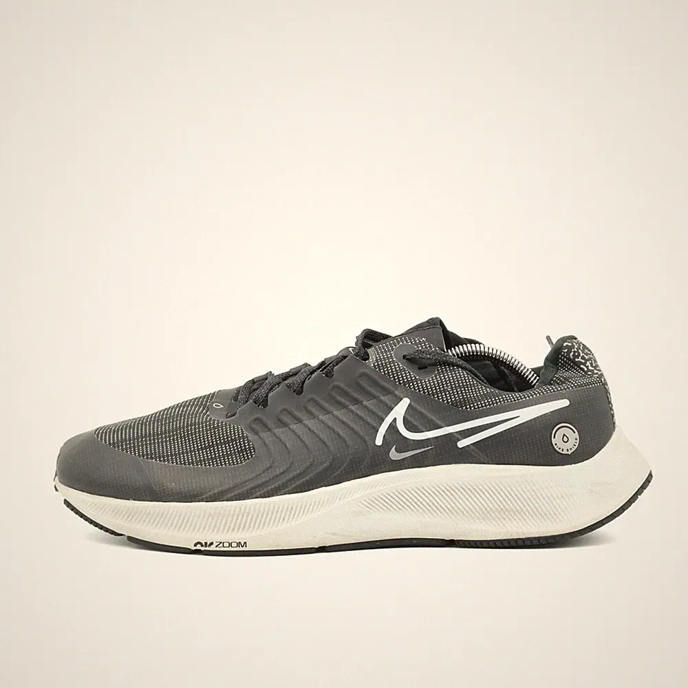 Nike Herren Air Zoom Pegasus 38 Shield Sneaker EU 47.5 Schwarz DC4073-001