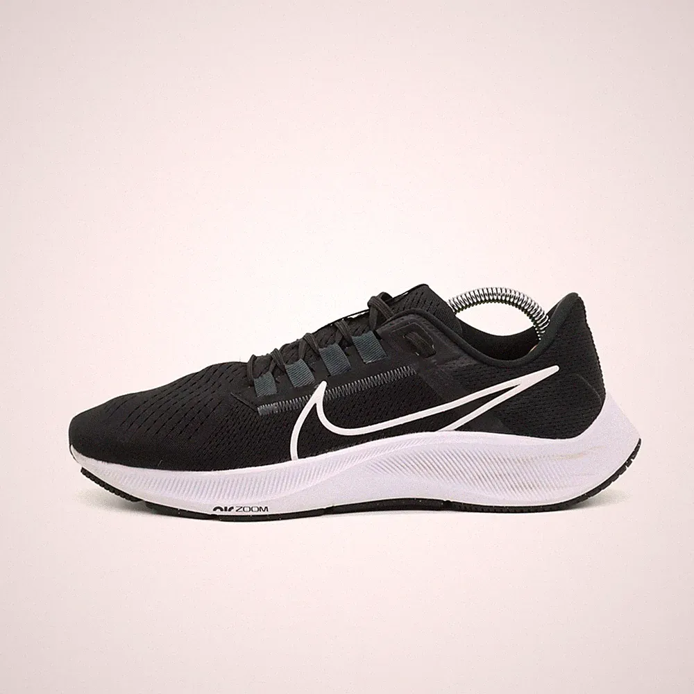 Nike Herren Air Zoom Pegasus 38 Sneaker Schwarz/Weiß Dämpfung Laufschuh EU 43
