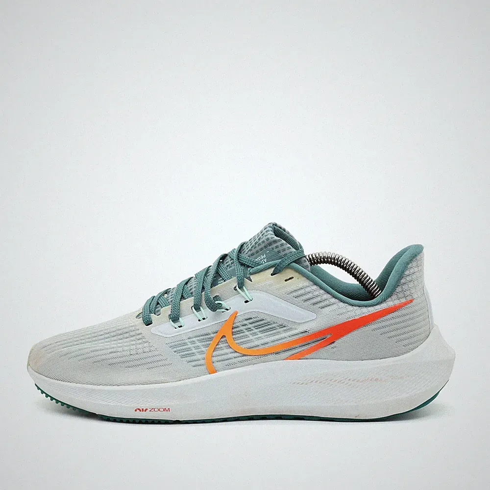 Nike Herren Air Zoom Pegasus 39 Sneaker EU 43 Weiß/Türkis/Orange ämpfend