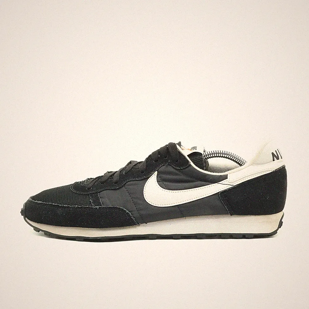 Nike Herren Daybreak Laufschuh Schwarz/Weiß Sportswear Sneaker EU 44.5