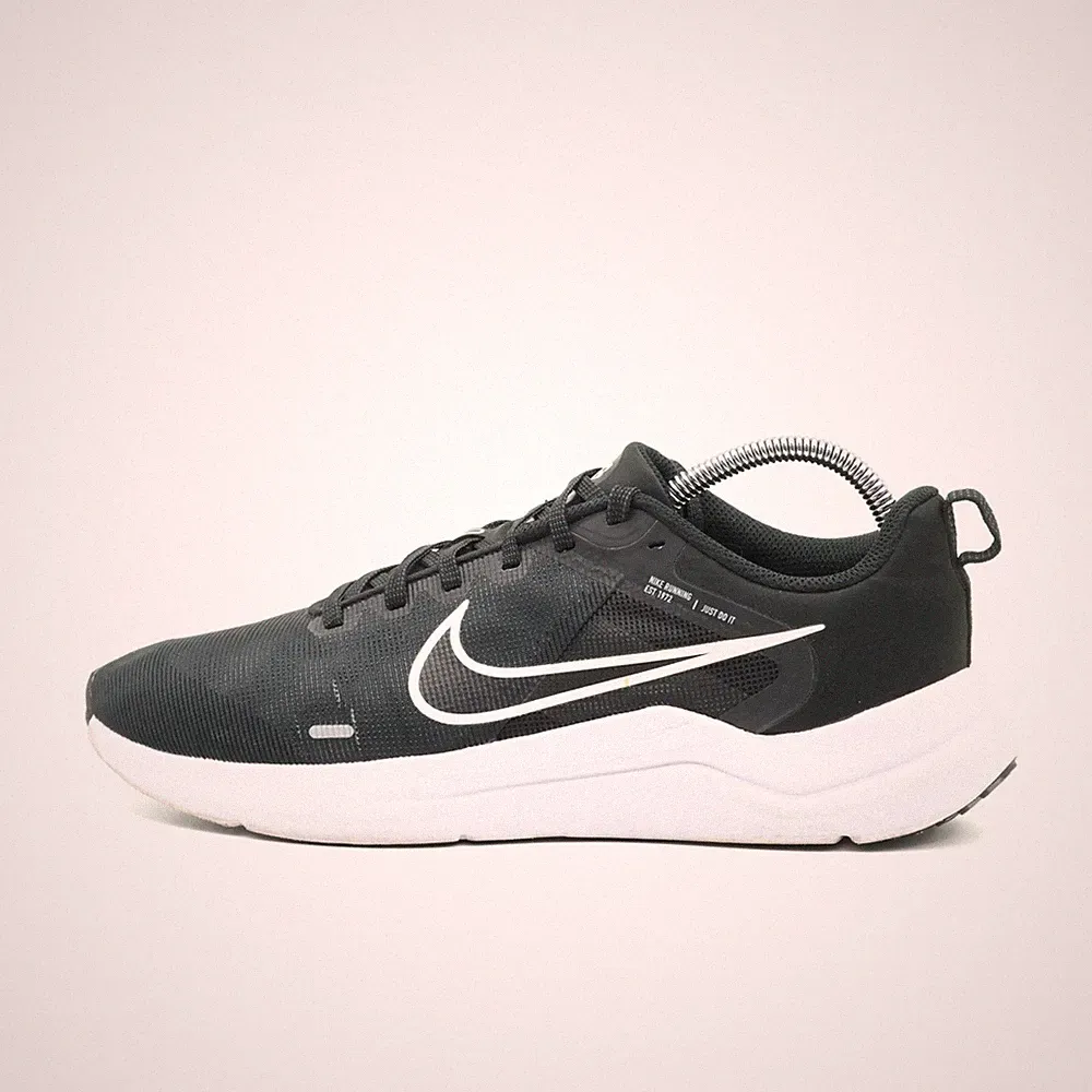 Nike Herren Downshifter 12 Laufschuh Schwarz Leichtgewicht Sportschuh EU 42.5