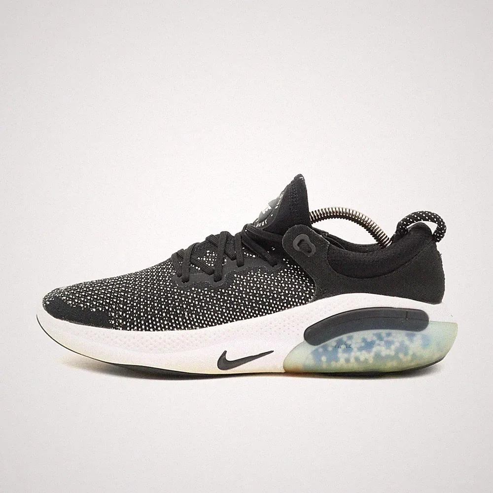 Nike Herren Joyride Run Flyknit Sneaker Schwarz Weiß Low-Top Laufschuhe EU 42,5
