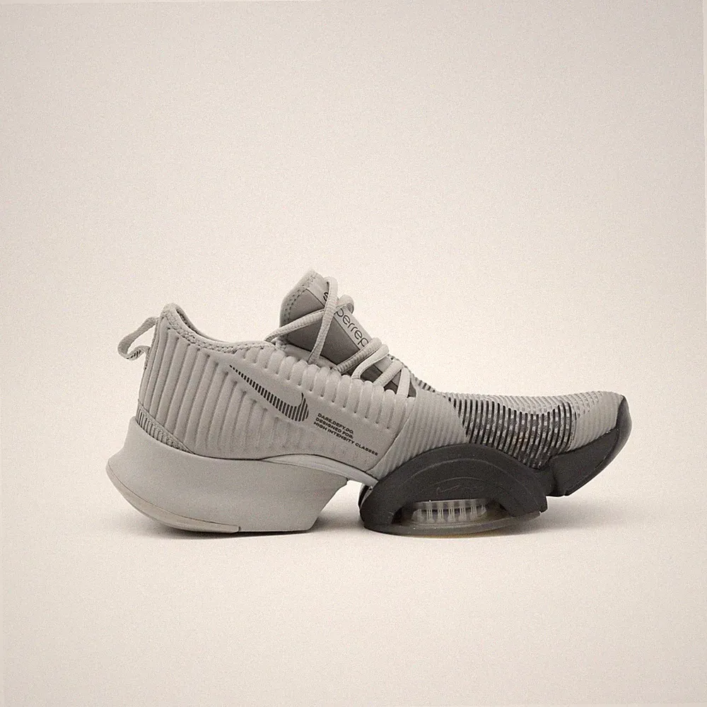 Nike Herren Laufschuhe Grau Größe UK 9 Canvas Sportschuhe