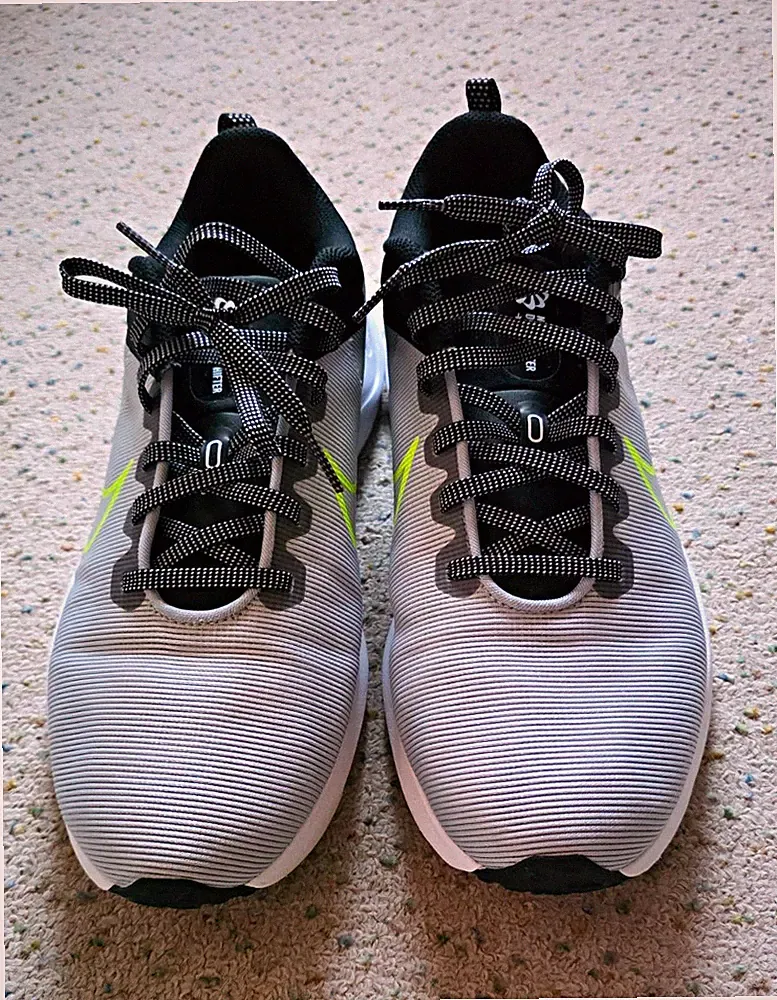 Nike Herren Laufschuhe grau/schwarz neongrün EU 44