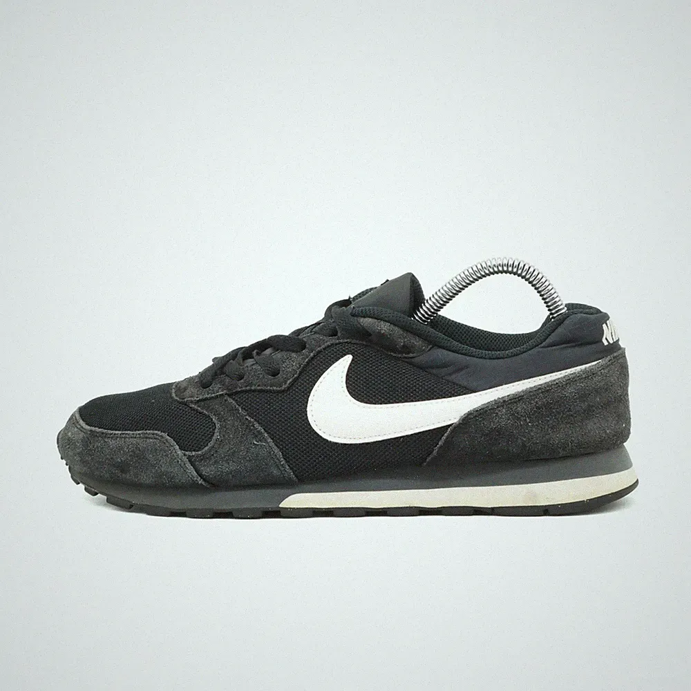 Nike Herren MD Runner 2 Laufschuh Schwarz Weiß Retro-Design Sneaker EU 42.5
