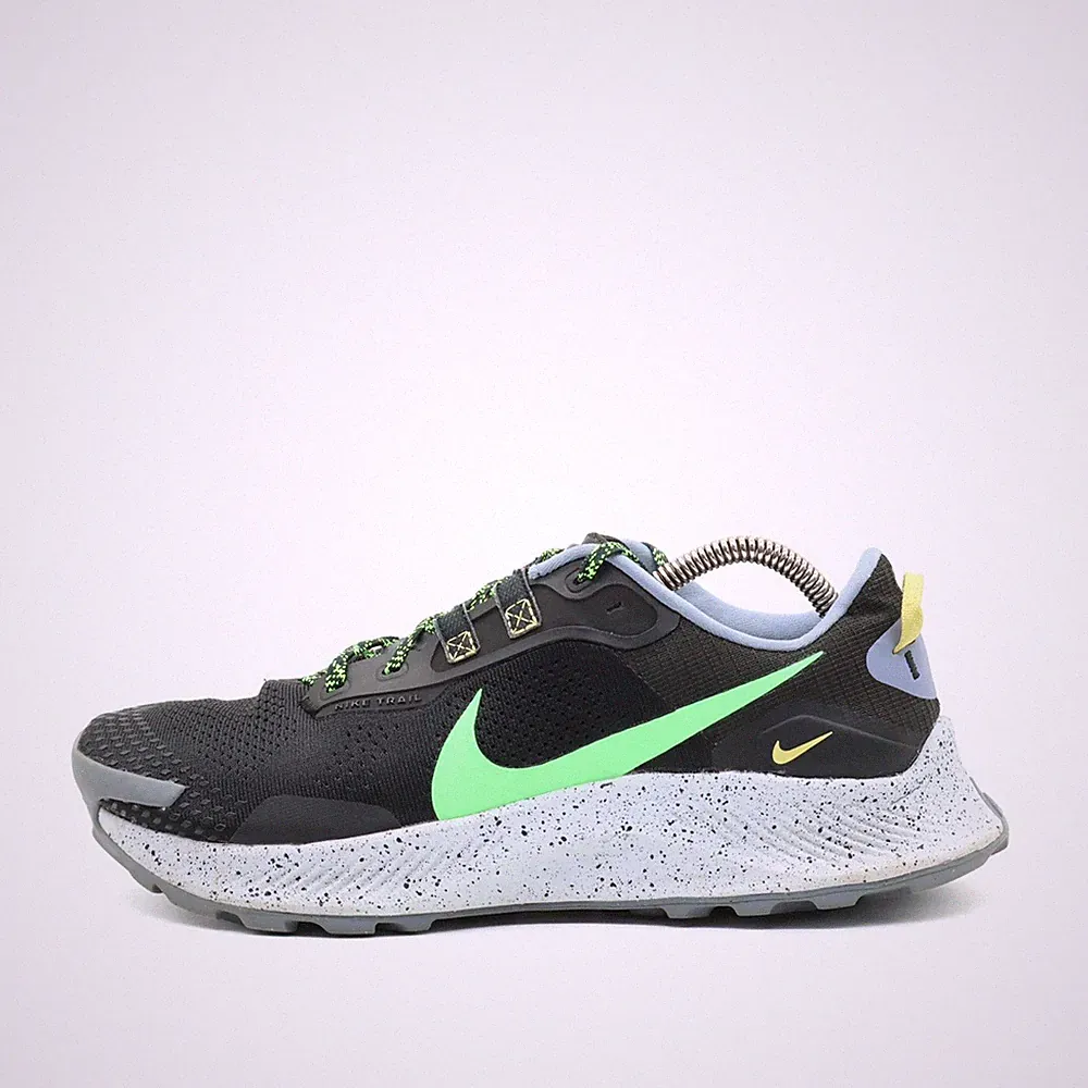 Nike Herren Pegasus Trail 3 Sportschuh EU 42.5 Schwarz/GrünDA8697-004 Sohle
