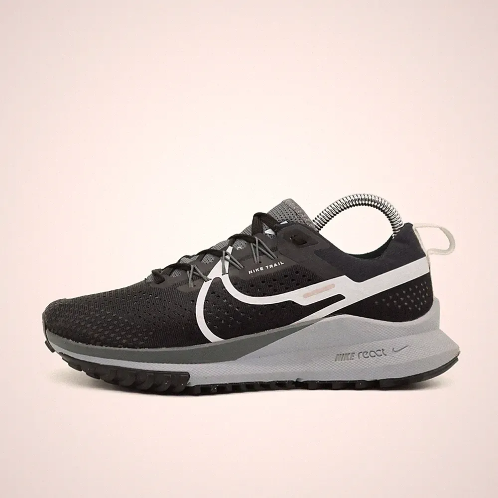 Nike Herren Pegasus Trail 4 Schuhe schwarz/grau Mesh React Laufschuhe EU 40