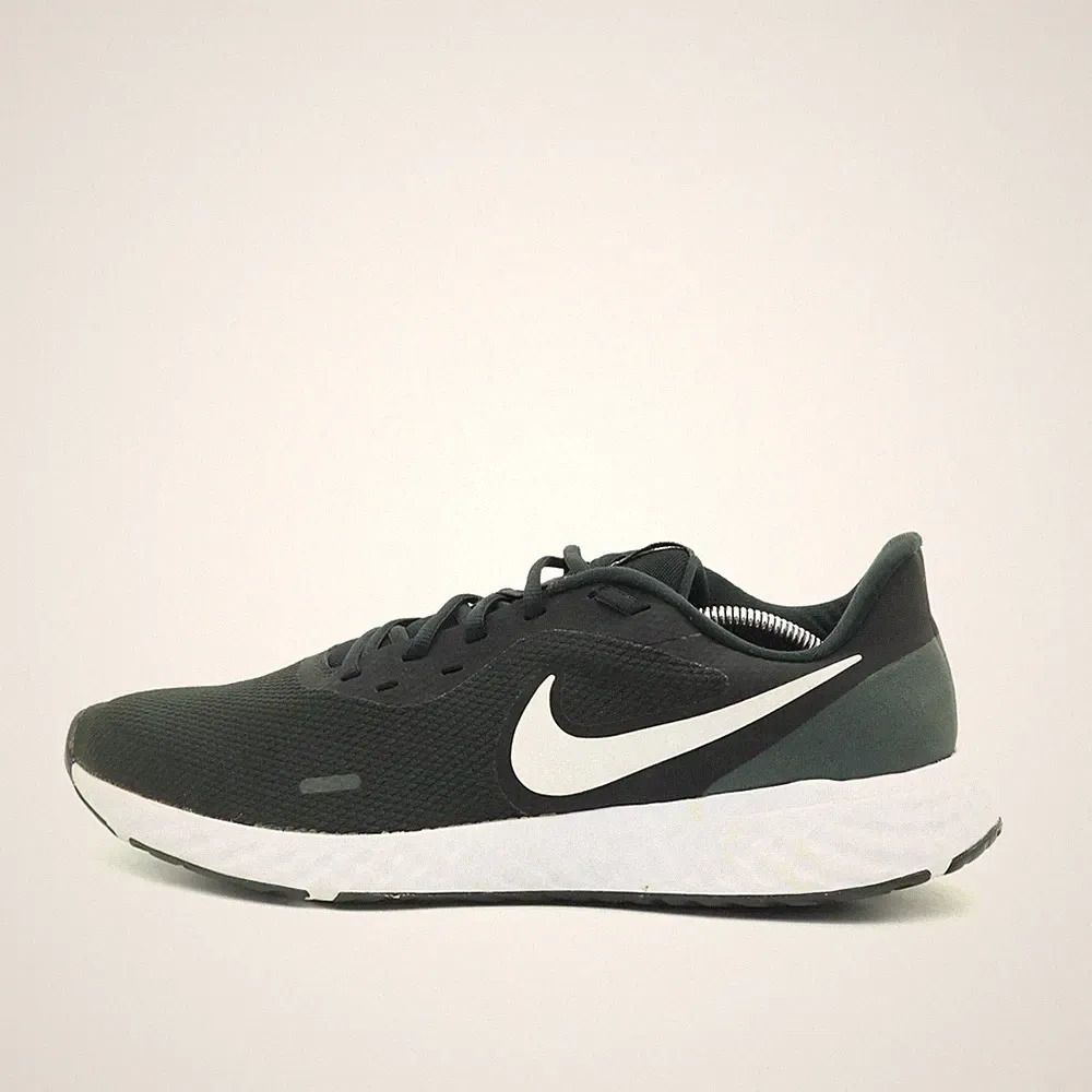 Nike Herren Revolution 5 Schuhe Schwarz Weiß Mesh Gepolstert Laufschuhe EU 47.5