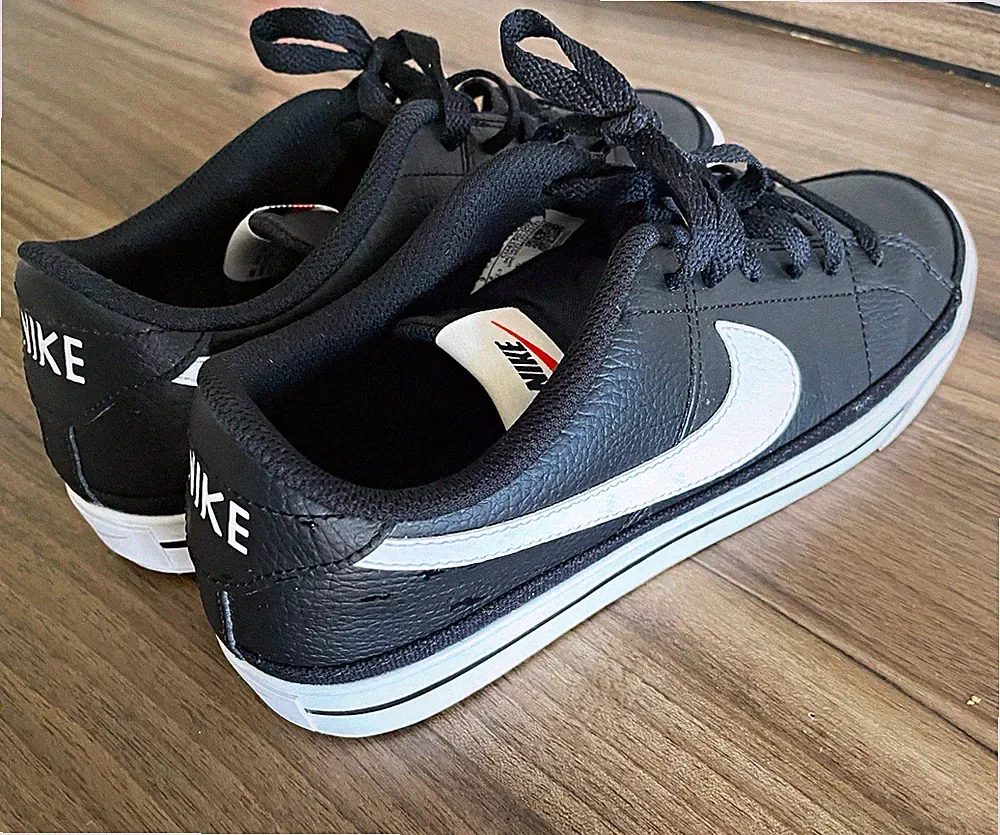 Nike Herren Sneaker Sportschuh Low Top Schwarz/Weiß Schnürung EU 42,5