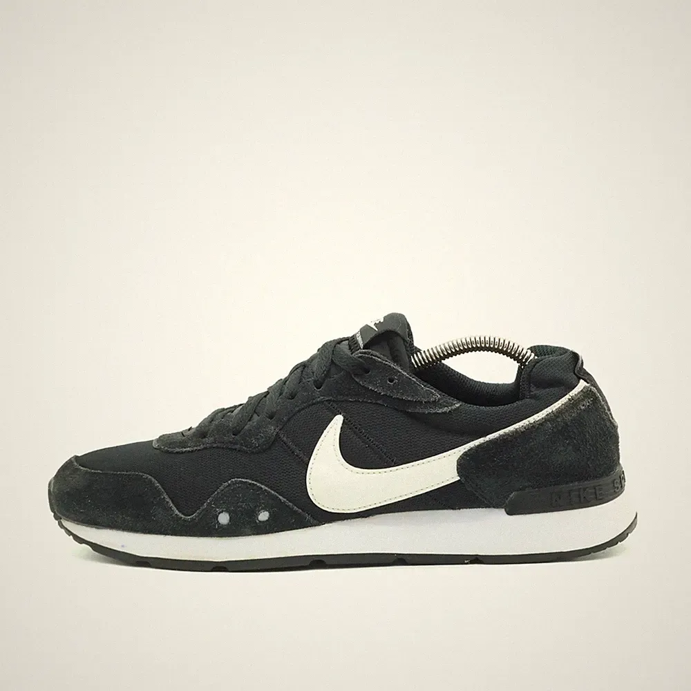 Nike Herren Sportswear Running Sneaker Schwarz/Weiß Retro-Style Laufschuh EU 43