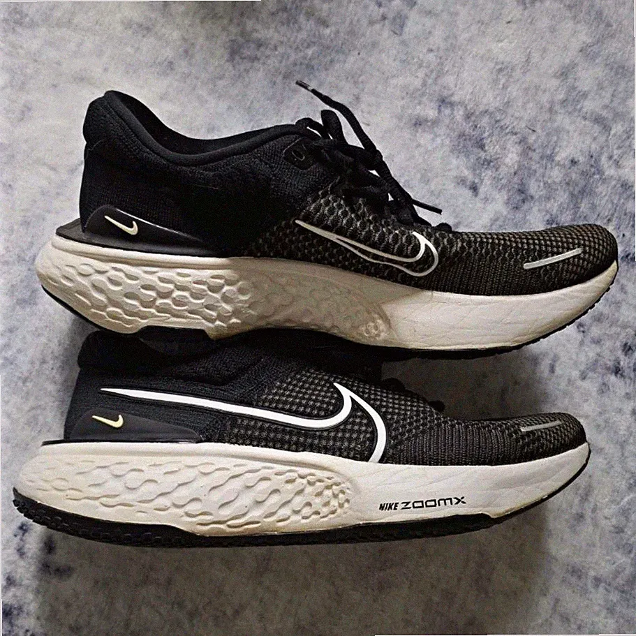 Nike Herren Zoomx Invincible Gr.44,5 Traillaufschuh, Black/Summit