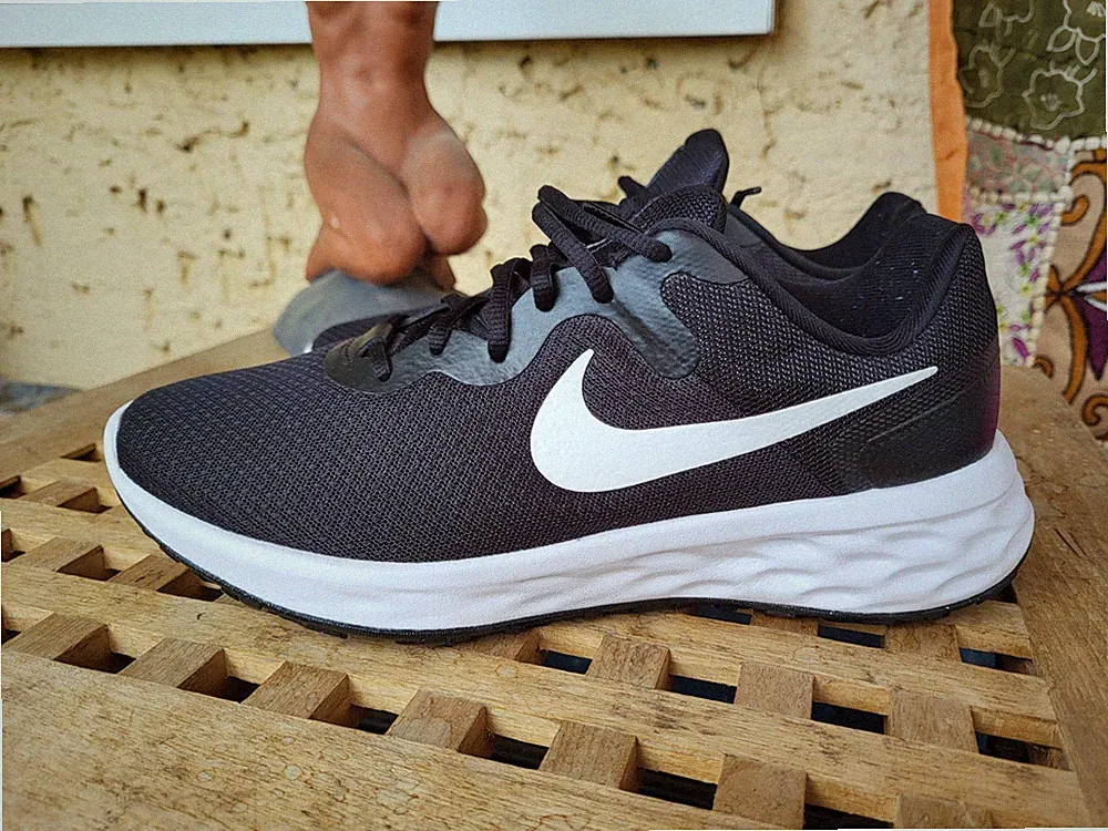 Nike Laufschuhe 41 5 Schwarz/Weiß Top Zustand! Sportschuhe Sneaker Schuhe