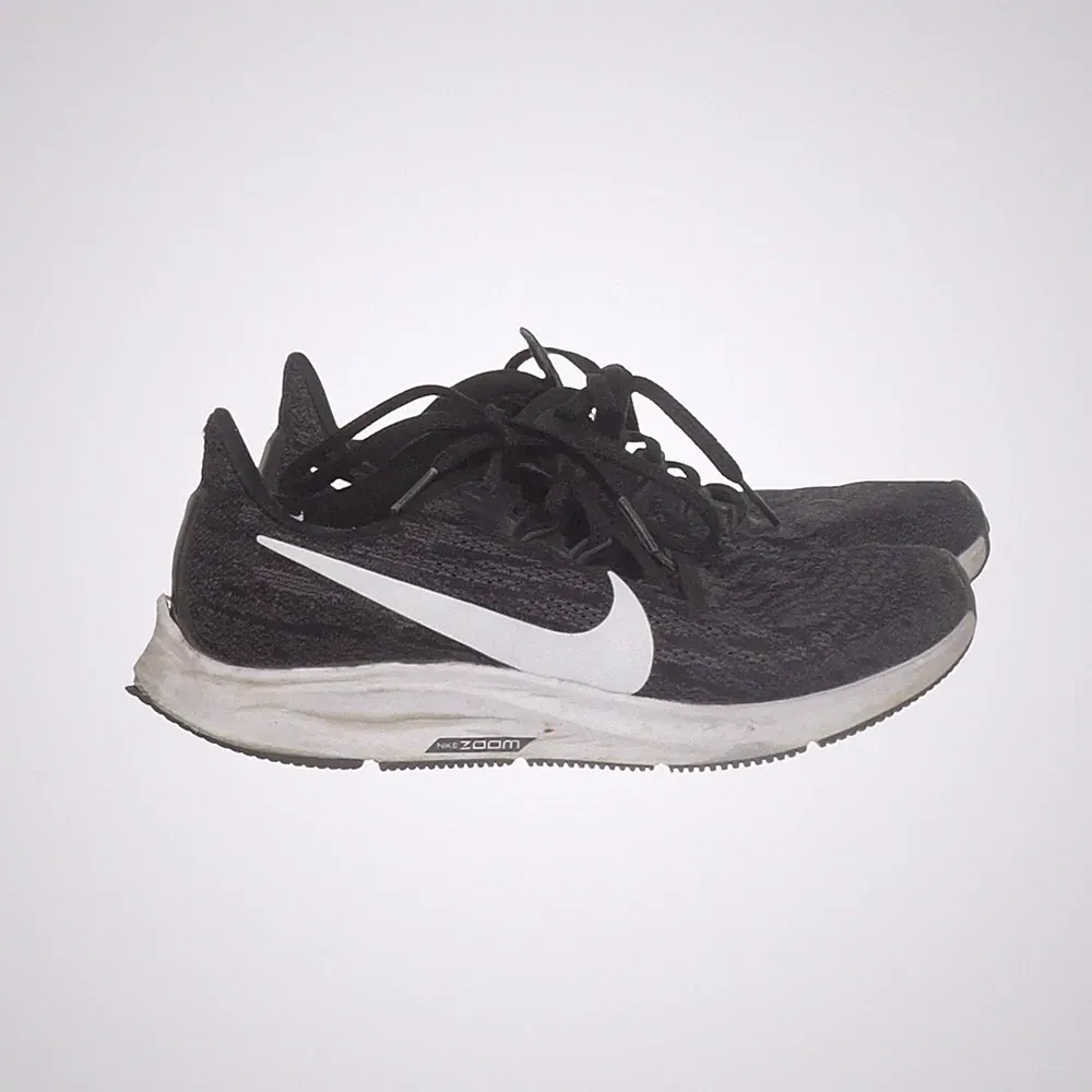 Nike, Laufschuhe, Größe: 36 1/2, Schwarz/Weiß, Herren #GqL