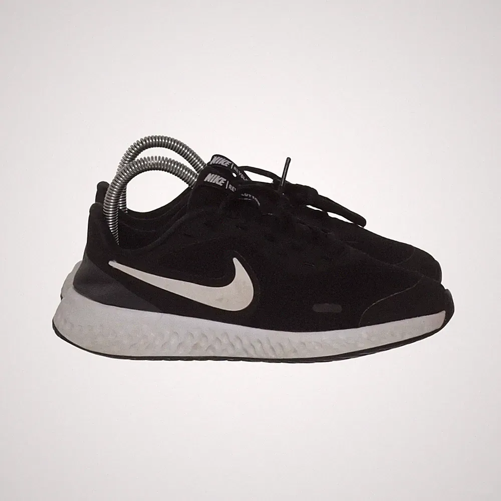 Nike, Laufschuhe, Größe: 37 1/2, model: revolution, Schwarz/Weiß, Herren #Kc3