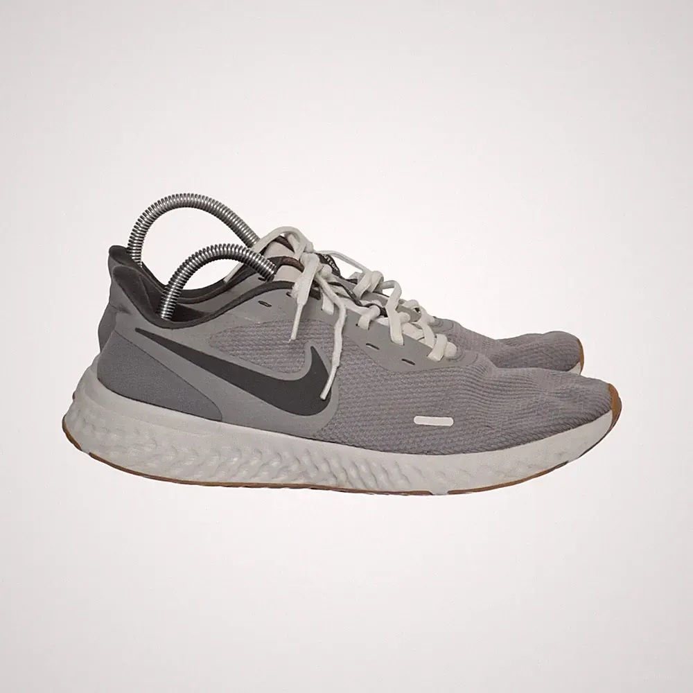 Nike, Laufschuhe, Größe: 44 1/2, Grau/Weiß/Braun, Herren #6RJ