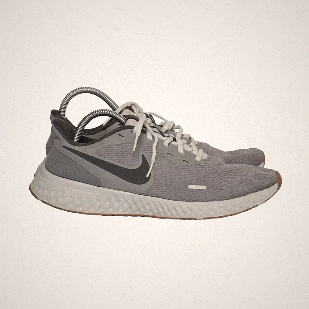 Nike, Laufschuhe, Größe: 44 1/2, Grau/Weiß/Braun, Herren #6RJ