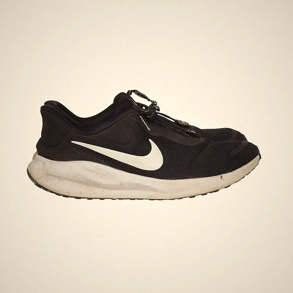 Nike, Laufschuhe, Größe: 49 1/2, model: revolution 7, Schwarz/Weiß, Herren #EIL