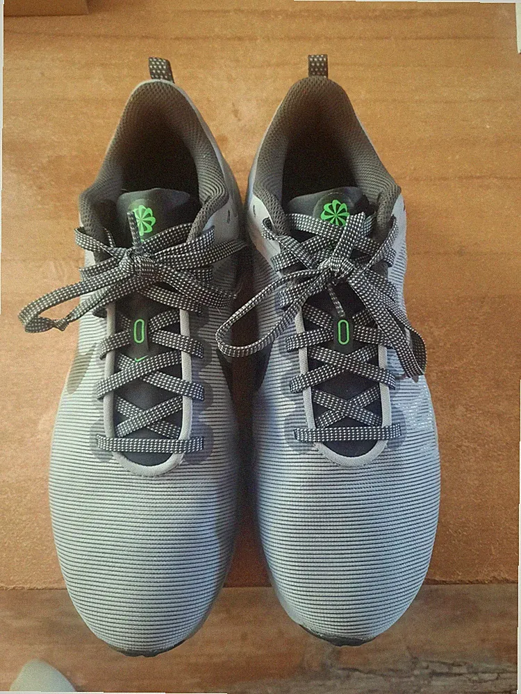Nike Laufschuhe Herren 42, 2 mal getragen, wie neu, 39 Euro
