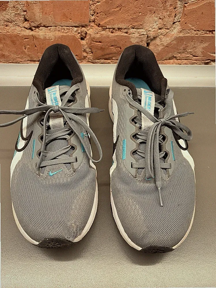 Nike Laufschuhe Herren – Gr. EUR 42 – Grau/Türkis – guter Zustand