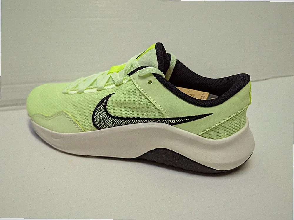 Nike Legend Essential 3 Laufschuhe Turnschuhe Sneaker Gr. 42 43 44 46 Neu