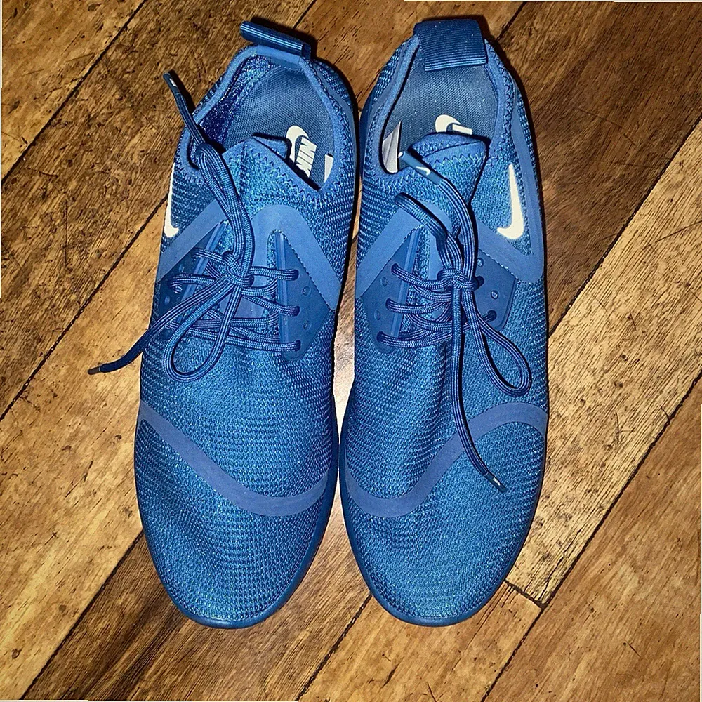 Nike Lunarcharge Essential Größe 9 44 Blau Herren Laufen Turnschuhe Schuhe 942059-400