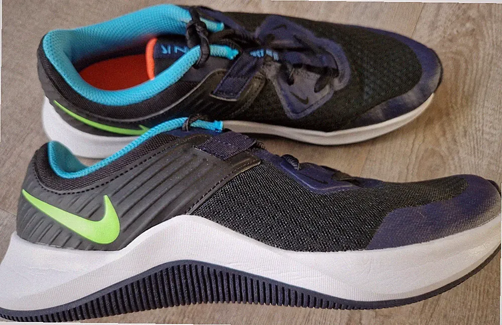 nike mc trainer herren schwarz/ dkl. blau 42,5 gebraucht mit karton neuwertig