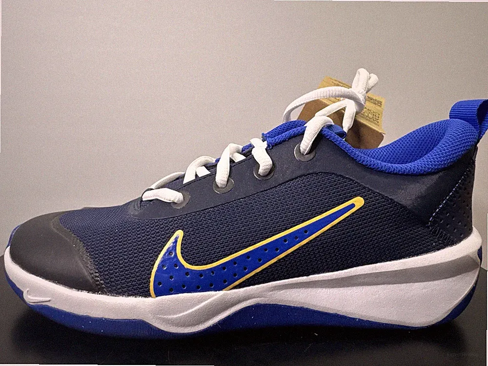Nike Omni Multi Court Gr. 38,5 Sneaker Laufschuhe