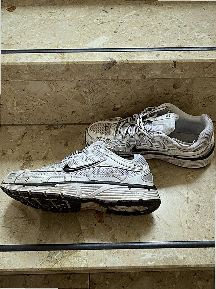 Nike P-6000 Herren Sneaker Low Top Mesh Weiß/Silber/Schwarz Laufschuh