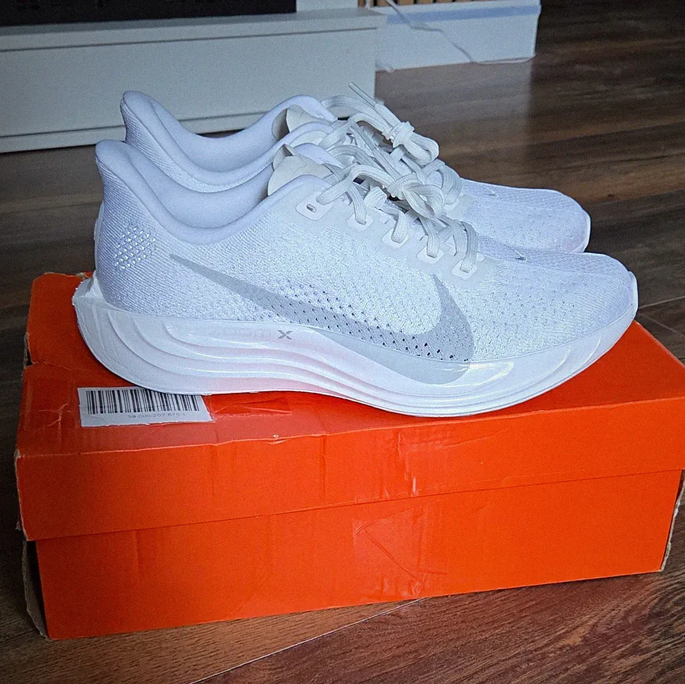 Nike Pegasus Plus Damen Laufschuhe Sneaker Mesh atmungsaktiv Weiß/Grau EU 40,5