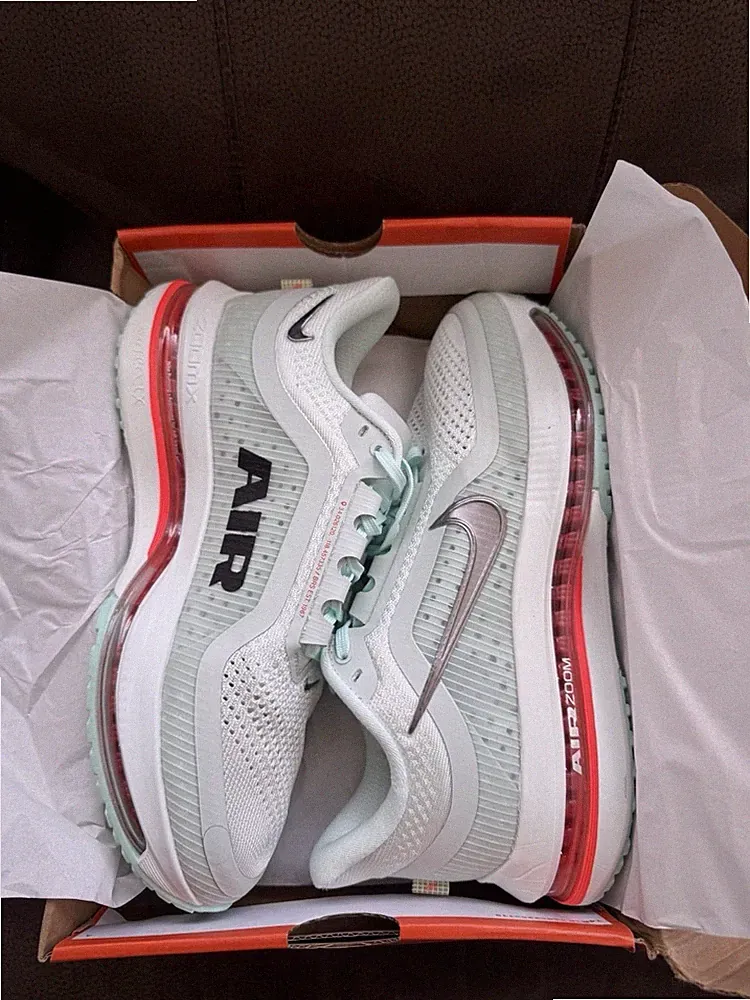 Nike Pegasus Premium Laufschuhe, Größe 43