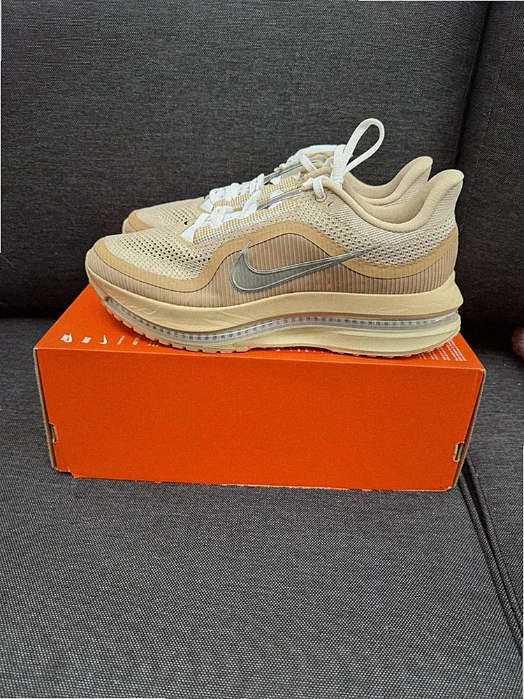 Nike Premium SP Laufschuhe IH4369-200 Gr 45,5 Running