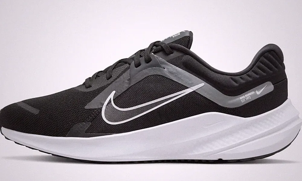 Nike Quest 5 Herren Laufschuhe/Sportschuhe SCHWRZ Freizeitschuhe NEU OVP Gr. 42