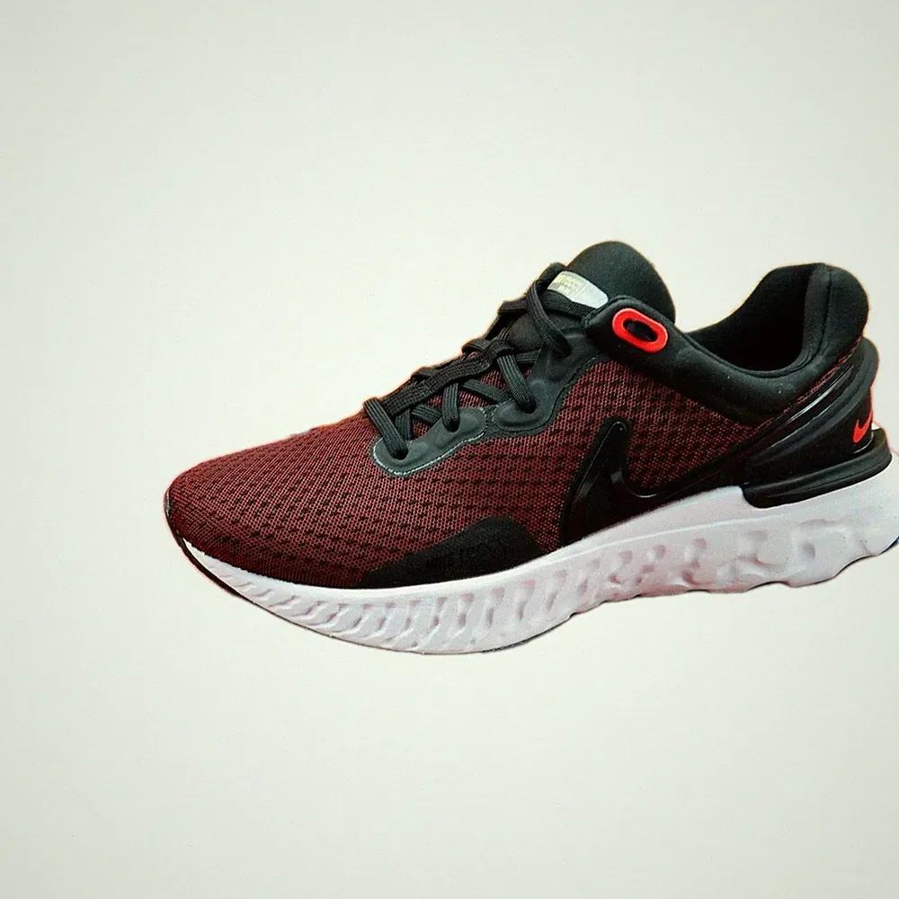 Nike REACT MILER 3 Sneaker Sport Laufschuhe Herren Junge black siren red Gr.38,5
