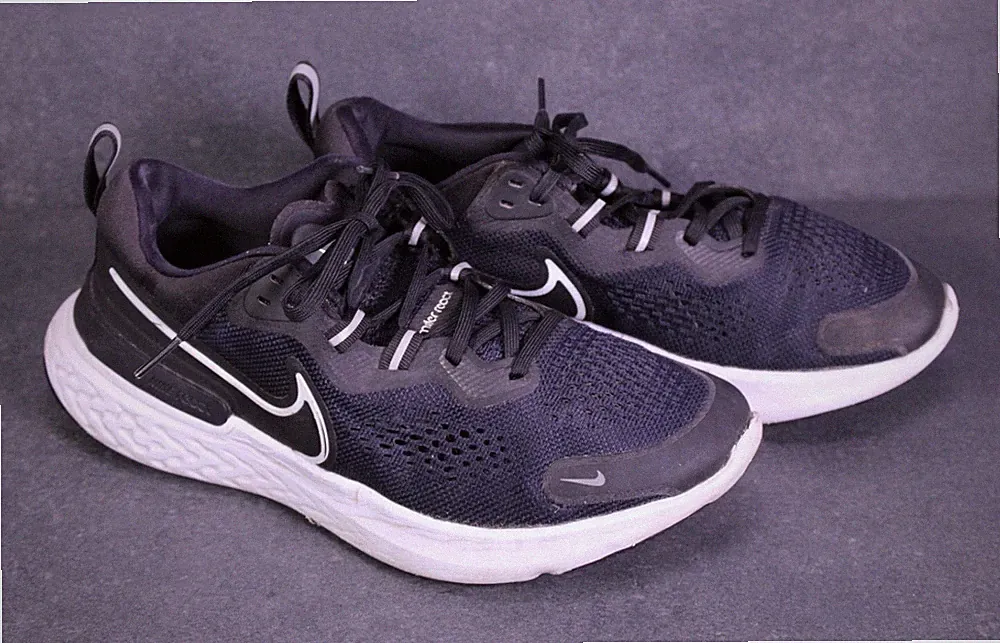 Nike React Miler Herren Sneaker Sportschuhe Gr. 41 schwarz weiß Laufschuhe BS583