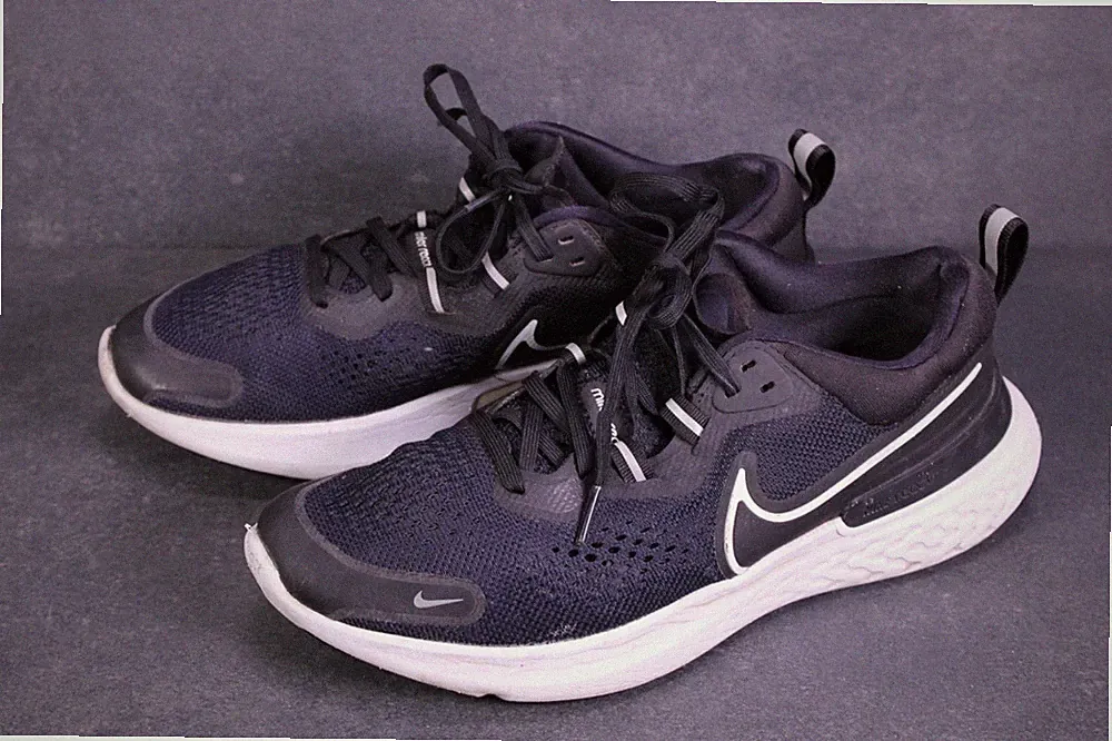 Nike React Miler Herren Sneaker Sportschuhe Gr. 41 schwarz weiß Laufschuhe BS583