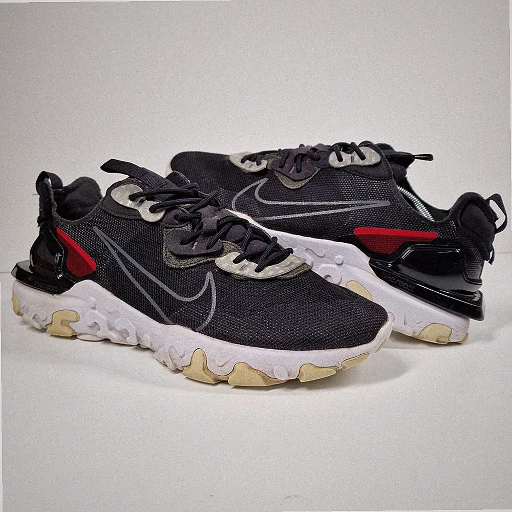 Nike React Vision DMSX Schwarz Rot Sneaker UK 12 US 13 CT3343-002 Laufschuhe