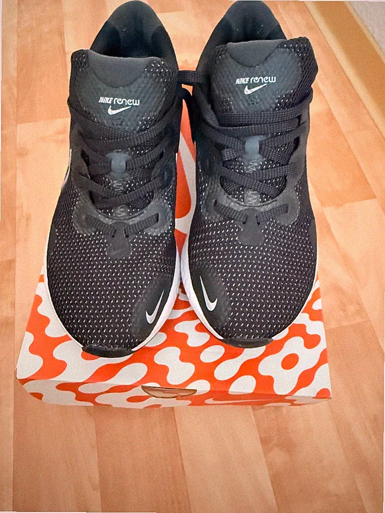 NIKE Renew Run Herren Laufschuhe Schwarz – Gr. 42 (fällt kleiner aus) + OVP